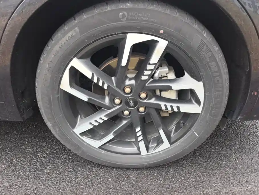 Ford Edge — миниатюра 6