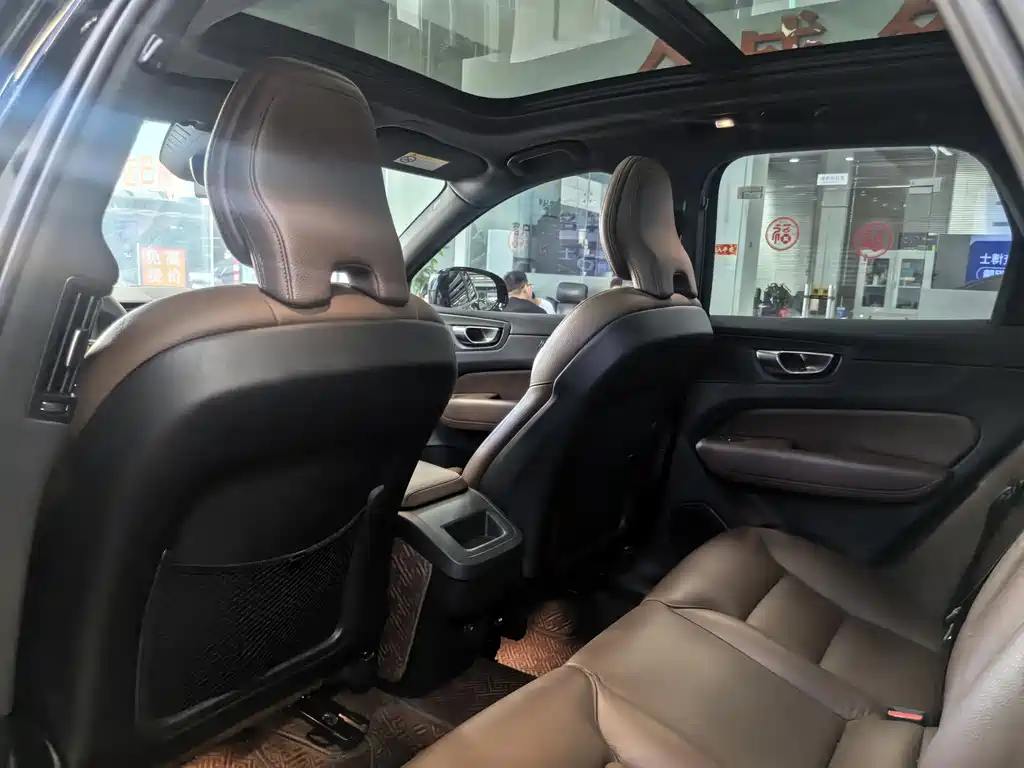 Volvo XC60 2023 B5 Luxury