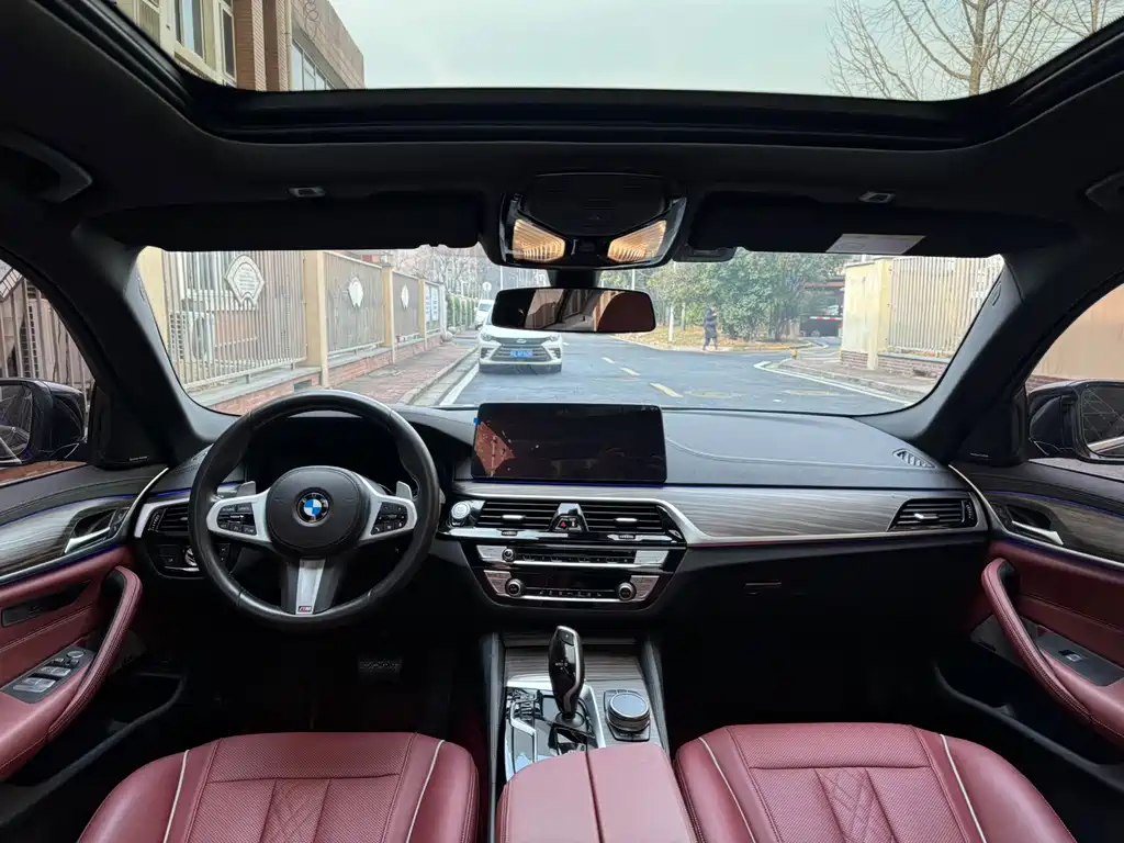 BMW 5 Series — миниатюра 7