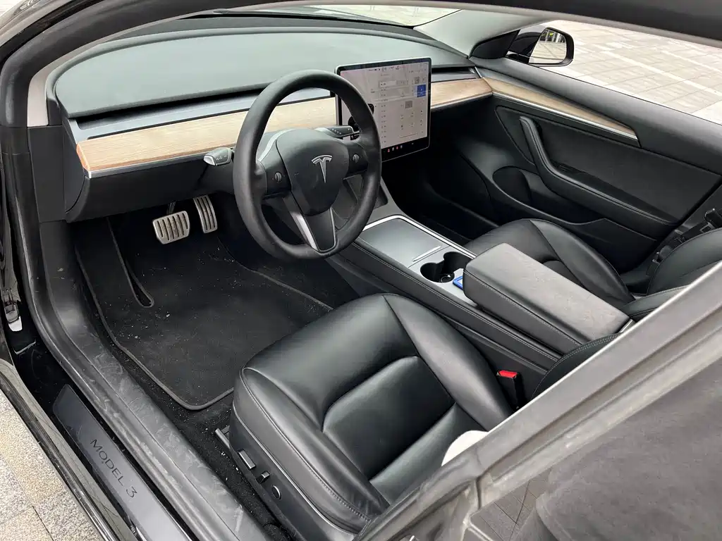 Tesla Model 3 — миниатюра 10