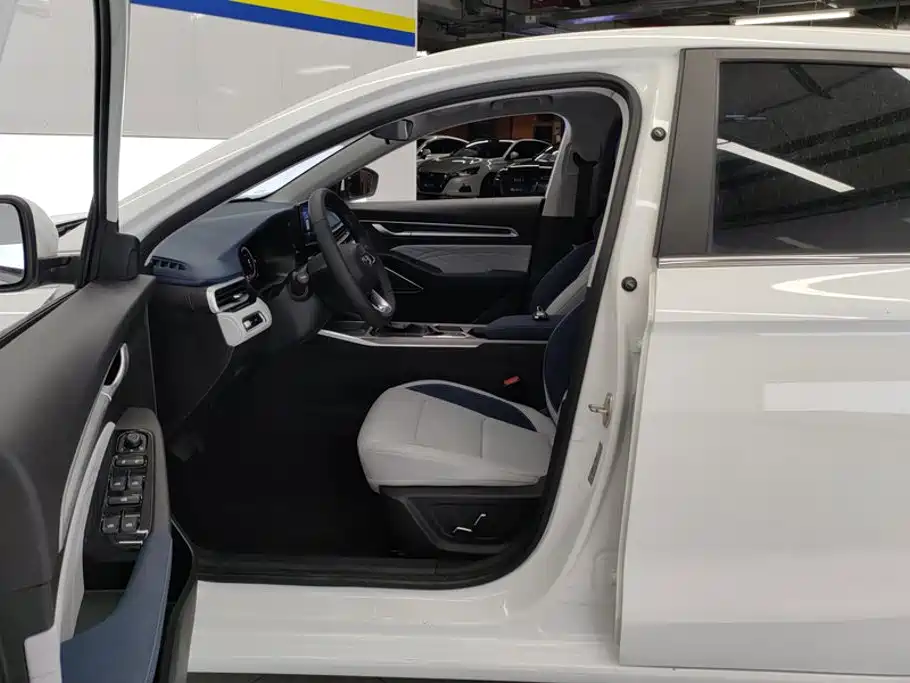 Geely Emgrand — миниатюра 9