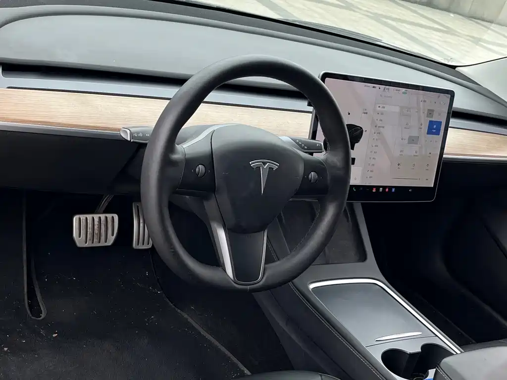 Tesla Model 3 — миниатюра 9