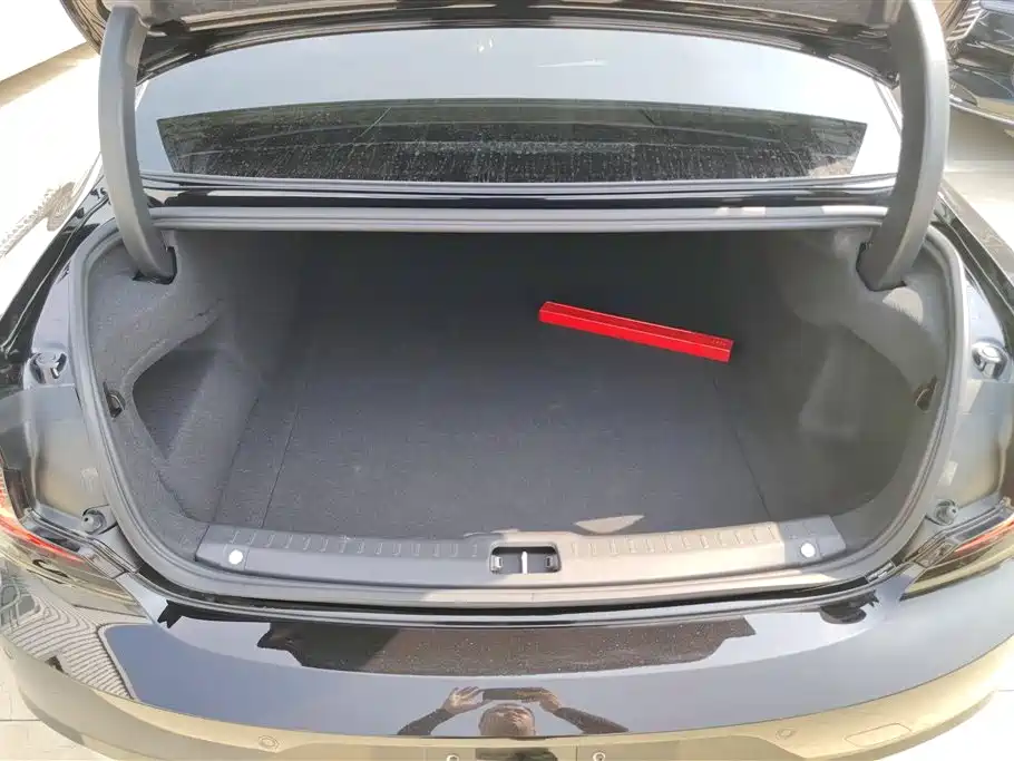 VOLVO  S90