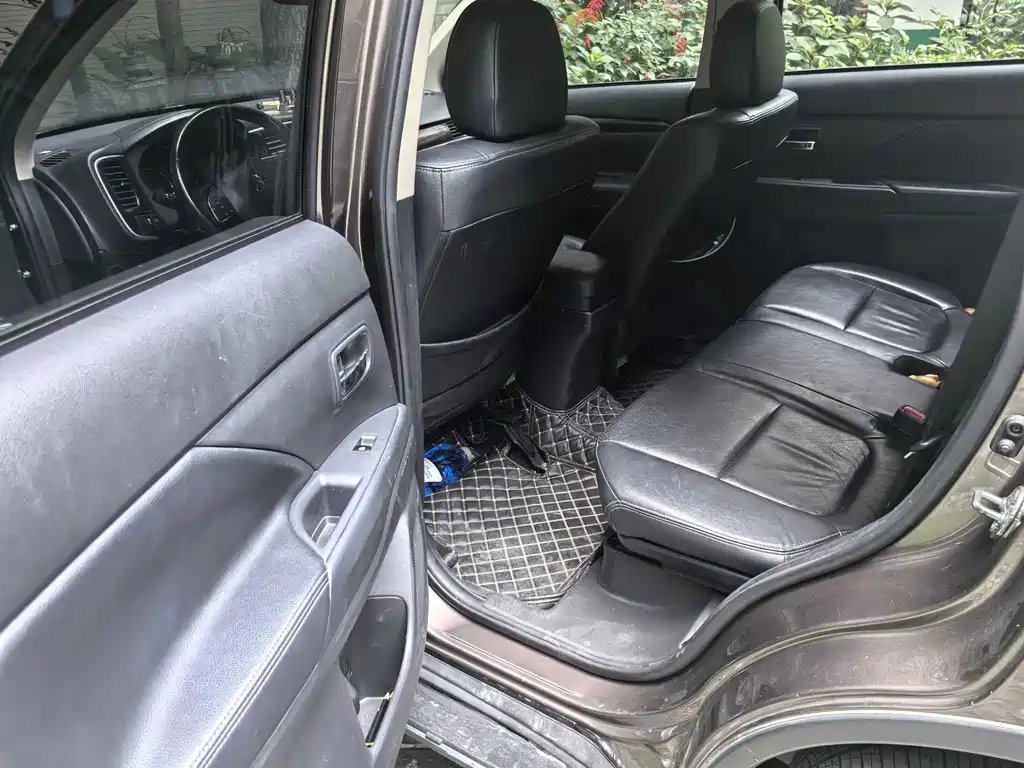 Mitsubishi Outlander — миниатюра 3