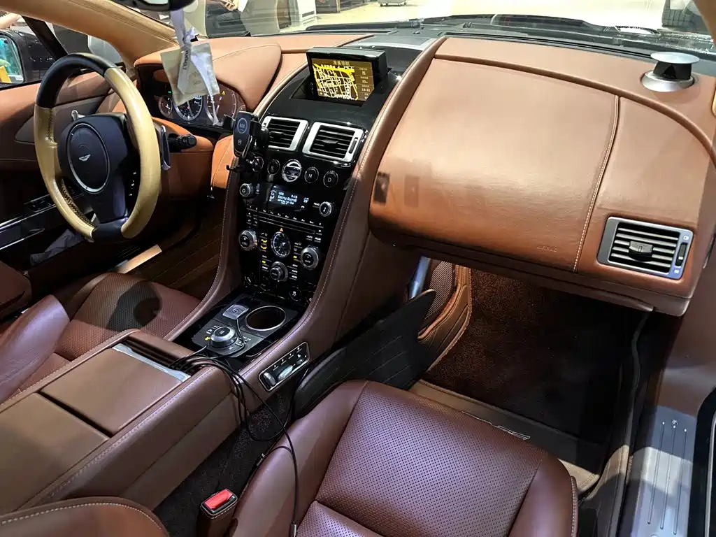 Aston Martin Rapide — миниатюра 20
