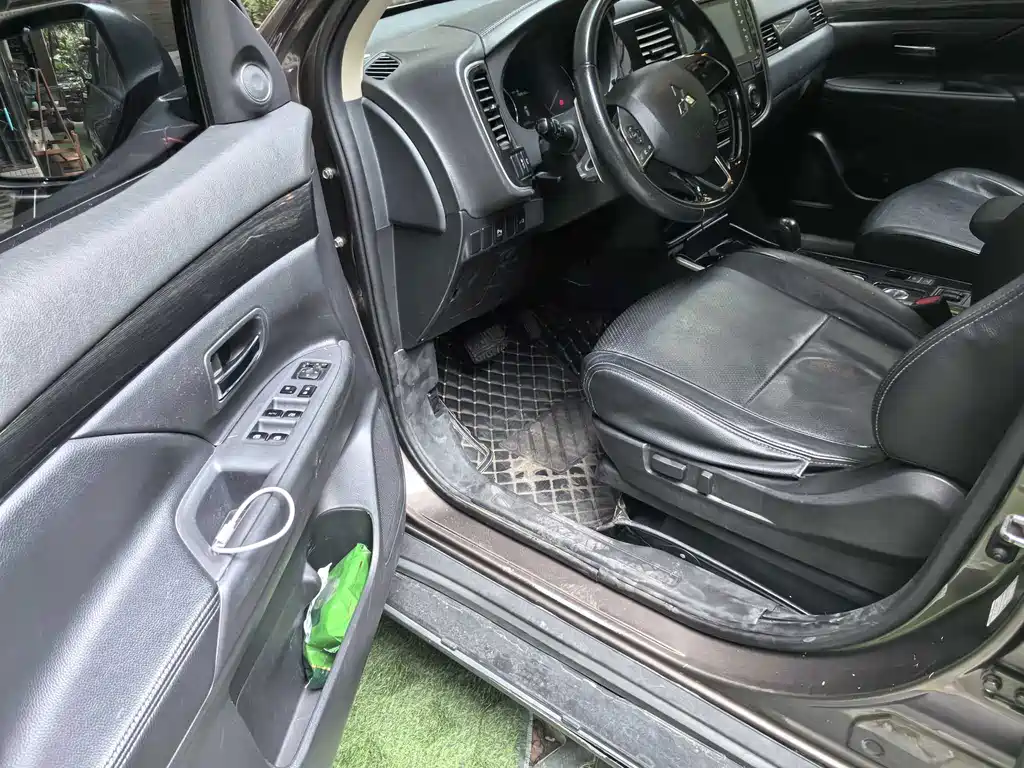 Mitsubishi Outlander — миниатюра 2