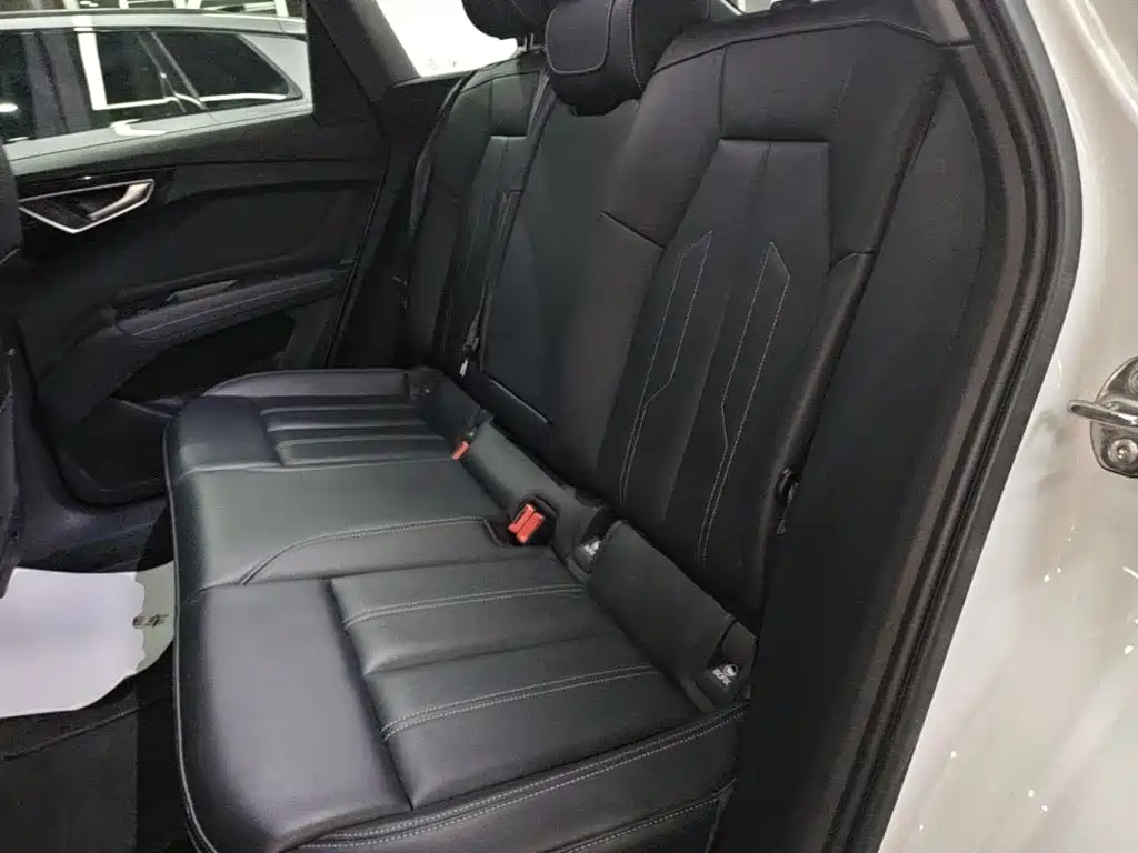 Audi Q4 e-tron — миниатюра 17