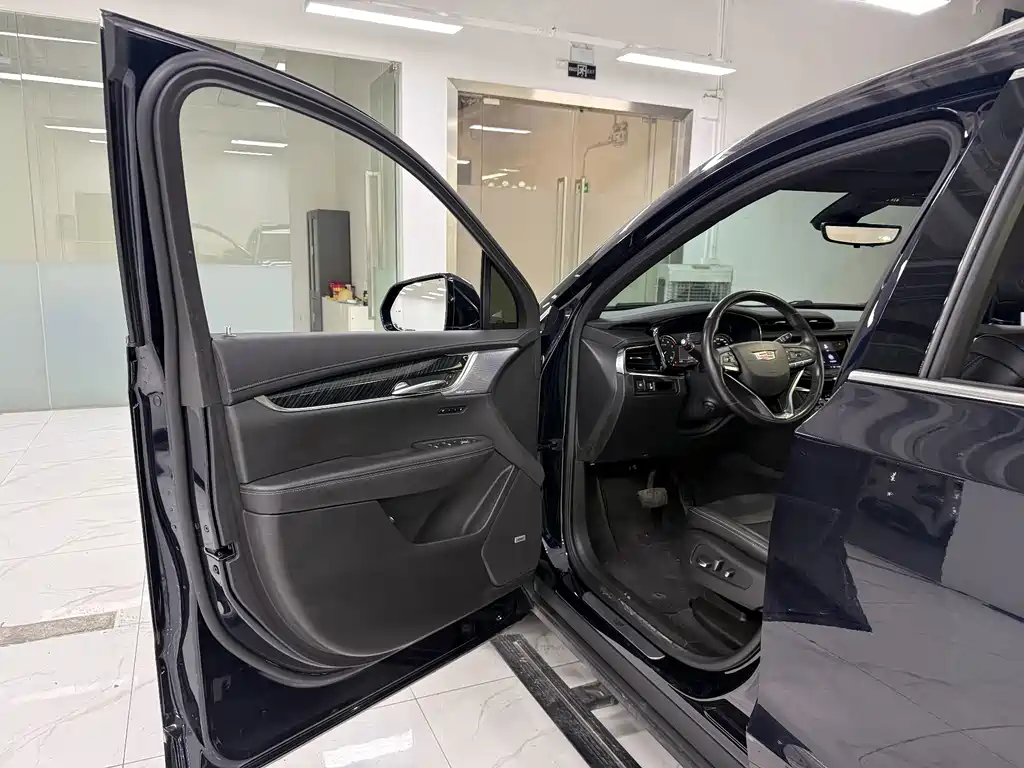 Cadillac XT6 — миниатюра 8
