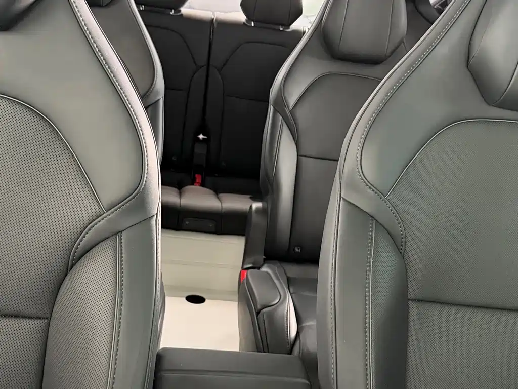 Tesla Model Y L — миниатюра 8