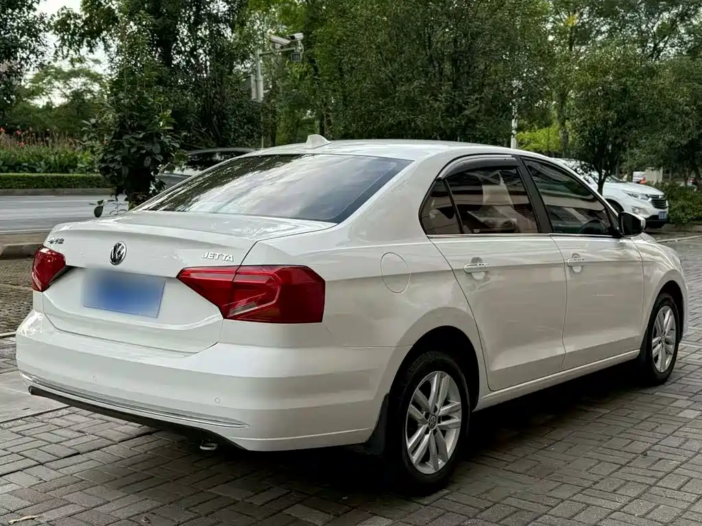 Volkswagen Jetta — миниатюра 8