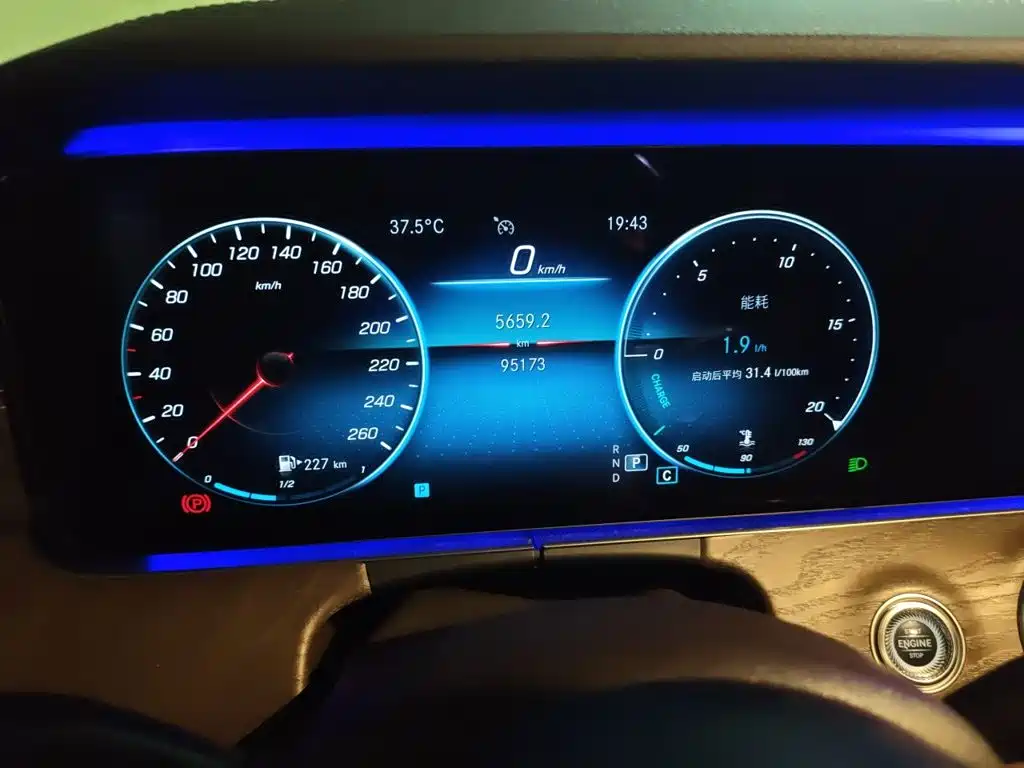 Mercedes-Benz E-Class — миниатюра 9