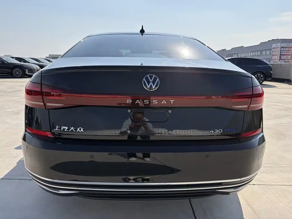 Volkswagen Passat PHEV — миниатюра 7