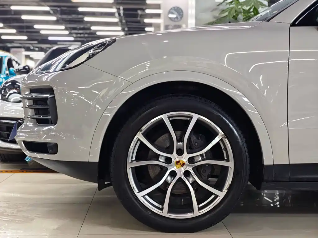 Porsche Cayenne — миниатюра 4