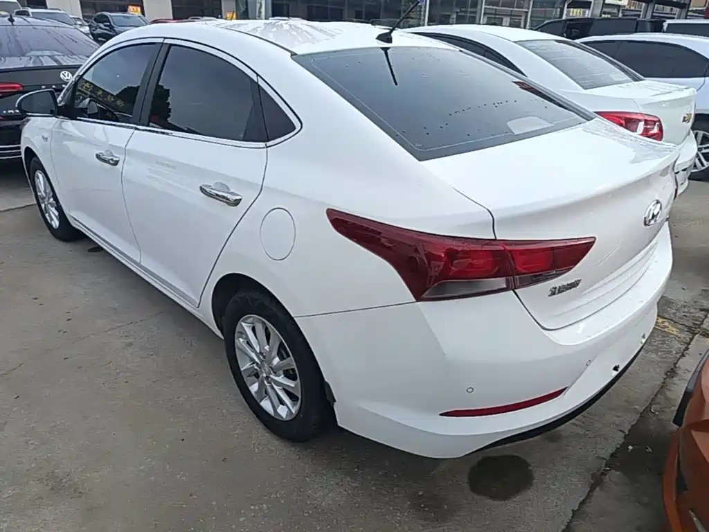 Hyundai Verna — миниатюра 5