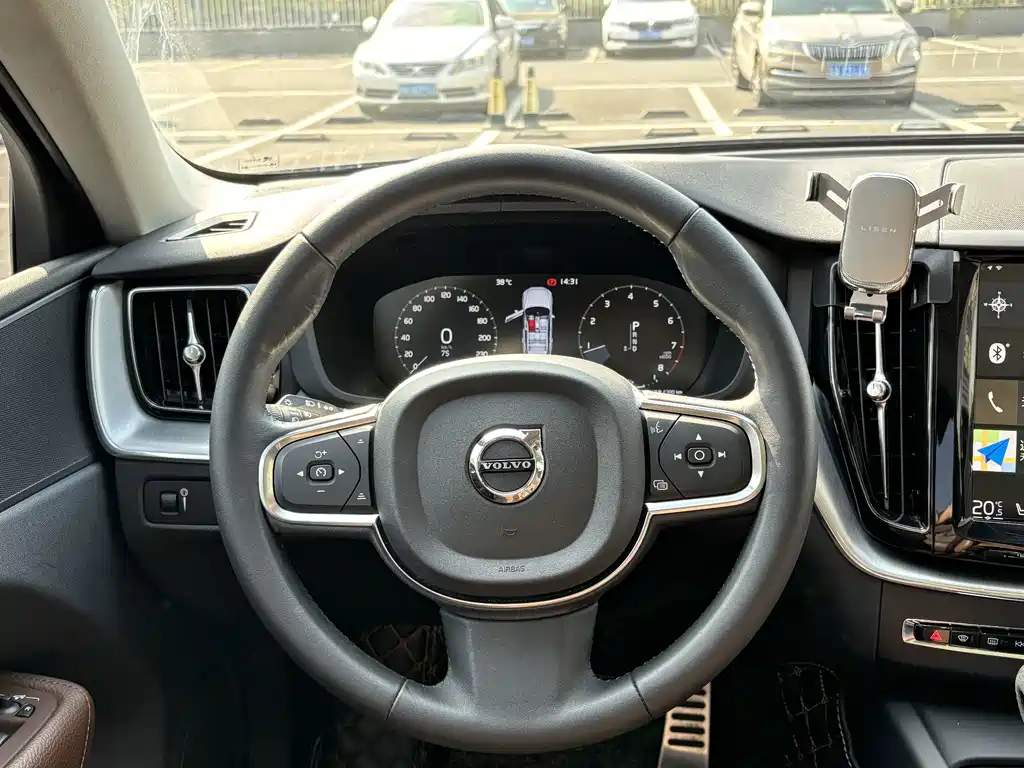 Volvo XC60 — миниатюра 11