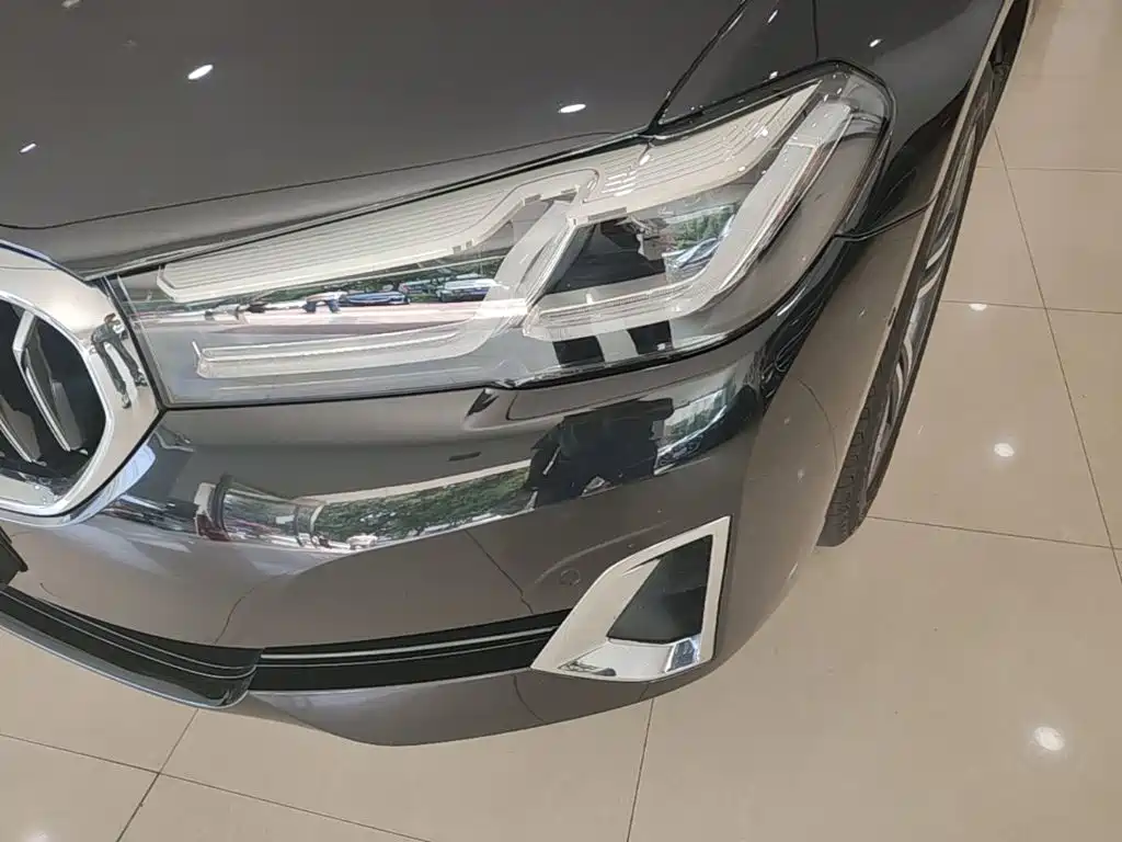 BMW 5 Series — миниатюра 24