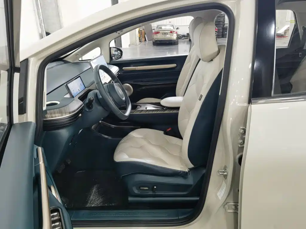 Baojun Yunduo — миниатюра 10