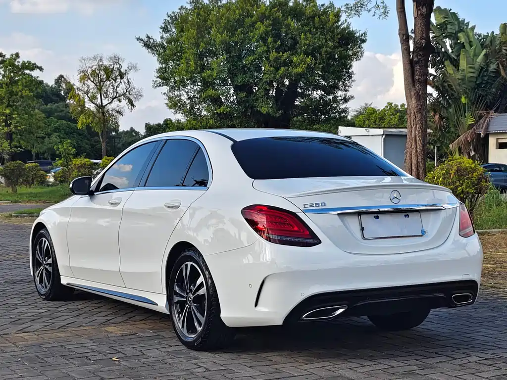 Mercedes-Benz C-Class — миниатюра 17