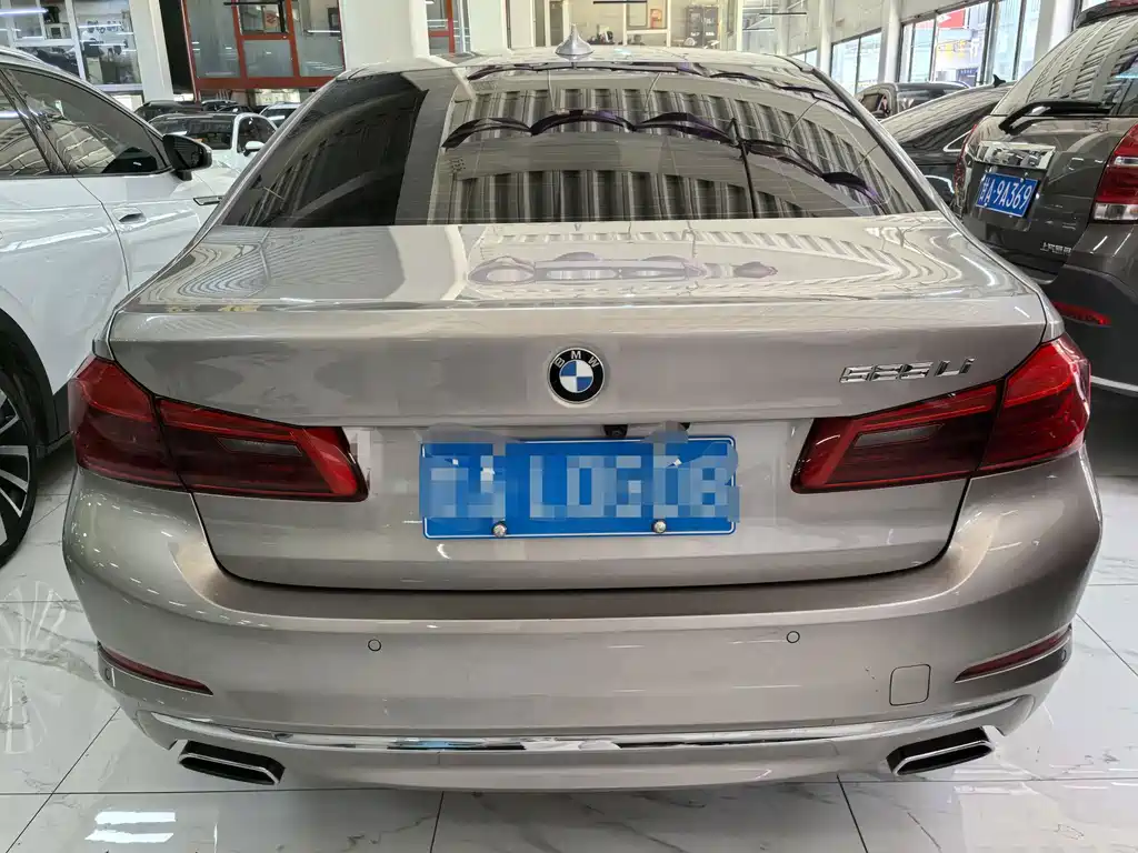 BMW 5 Series — миниатюра 5