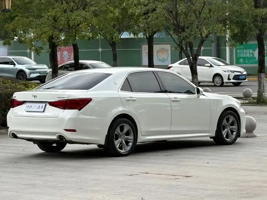 Toyota Crown — миниатюра 14