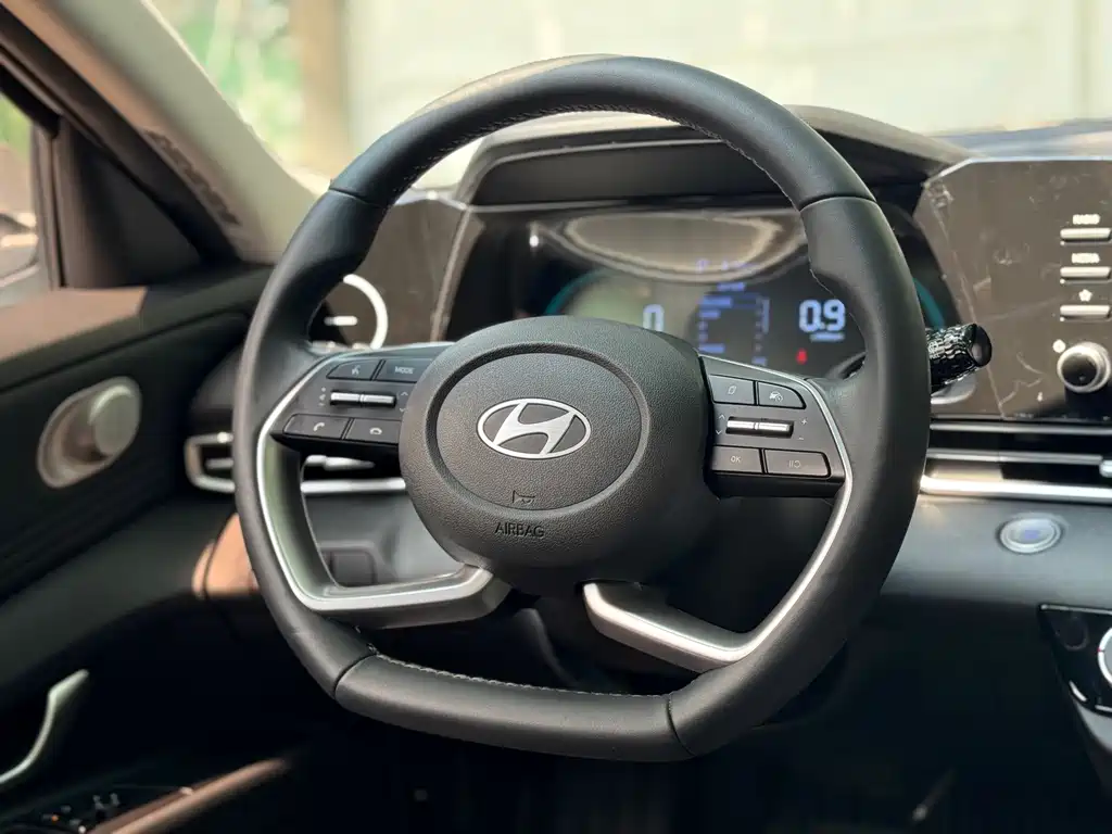 Hyundai Elantra — миниатюра 12