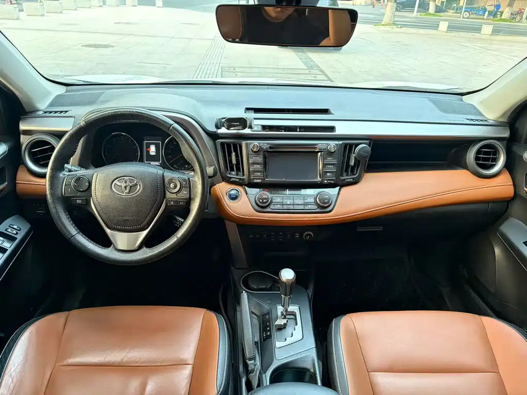 Toyota RAV4 — миниатюра 6