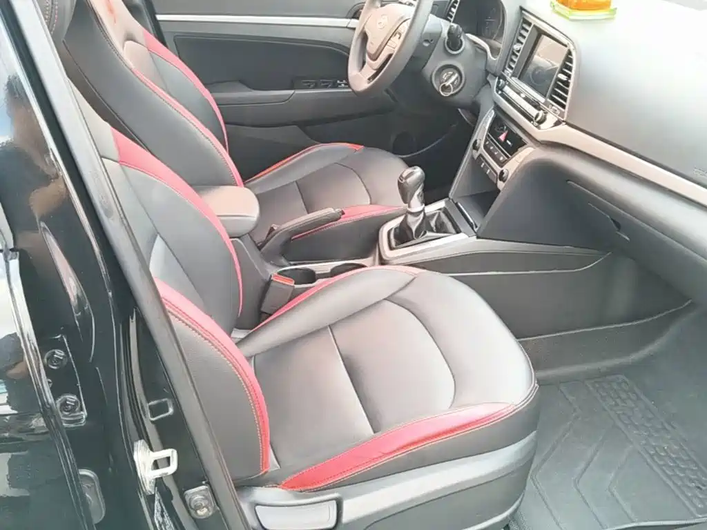 Hyundai Elantra — миниатюра 25
