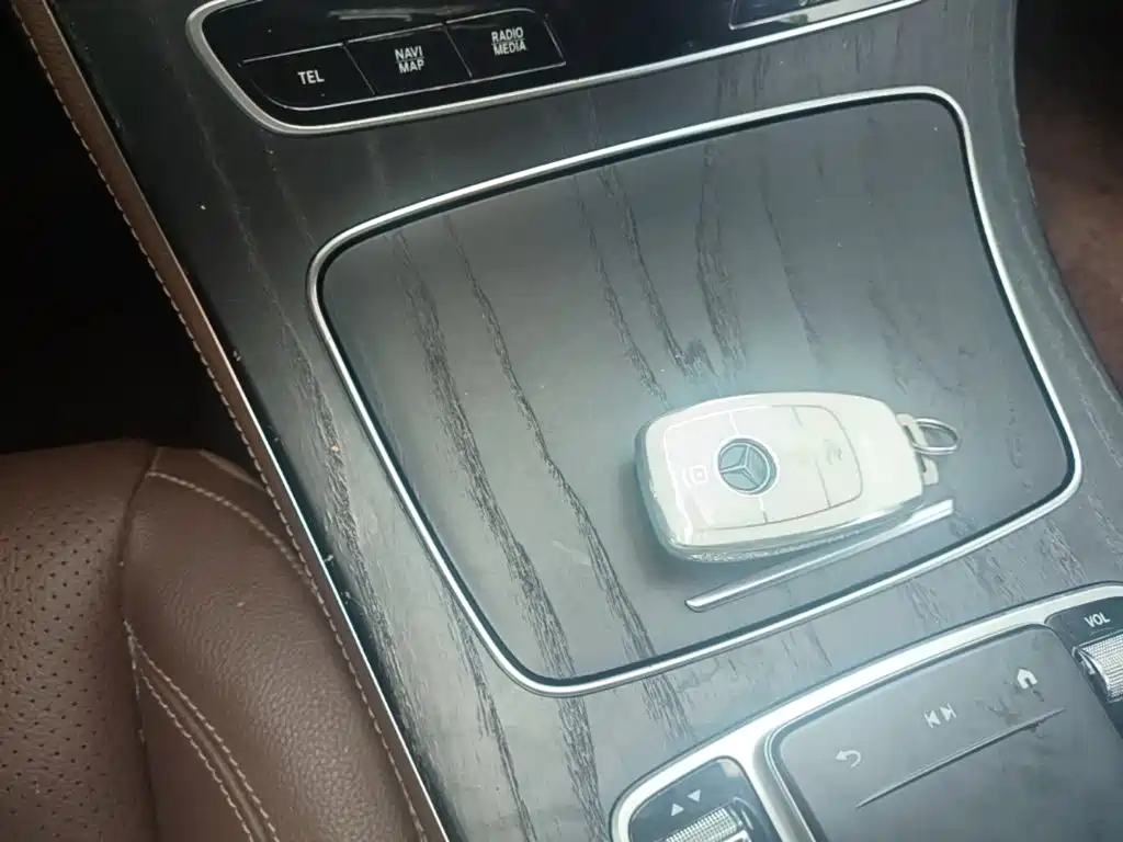Mercedes-Benz E-Class — миниатюра 9