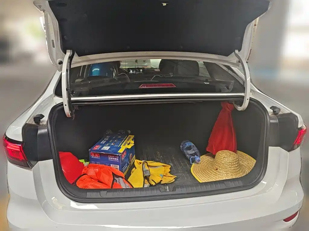 Geely Emgrand — миниатюра 15