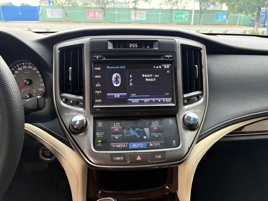 Toyota Crown — миниатюра 8