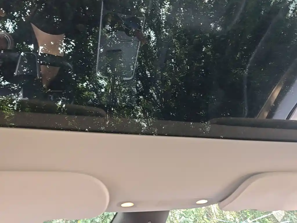Tesla Model Y — миниатюра 18