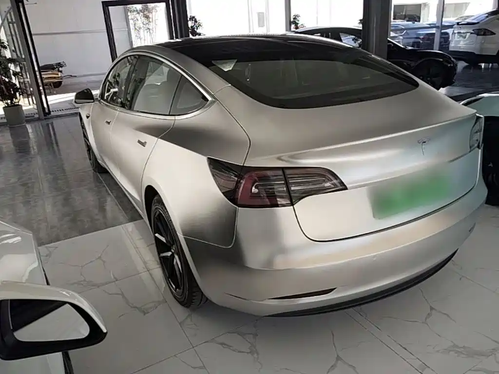 Tesla Model 3 — миниатюра 5