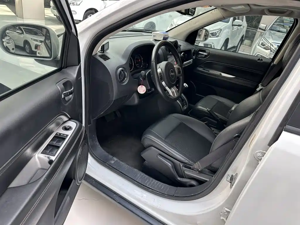 Jeep Compass (Import) — миниатюра 9