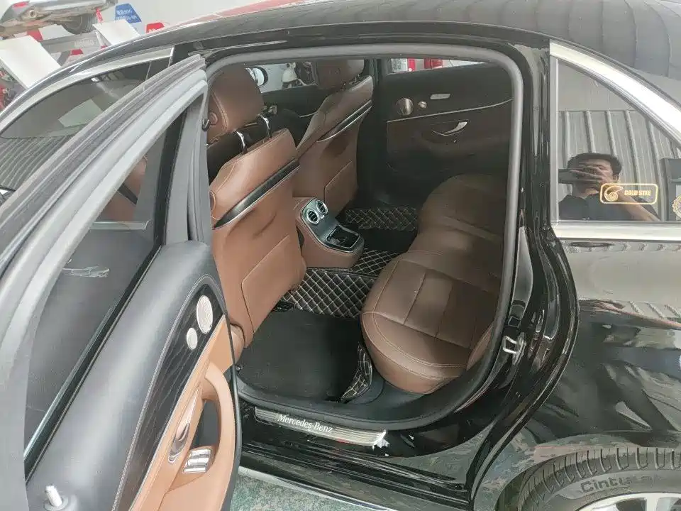 Mercedes-Benz E-Class — миниатюра 7