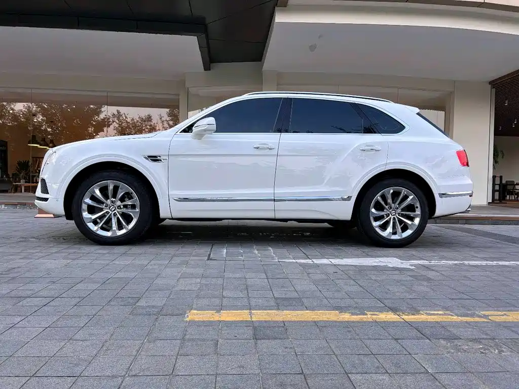 Bentley Bentayga — миниатюра 4