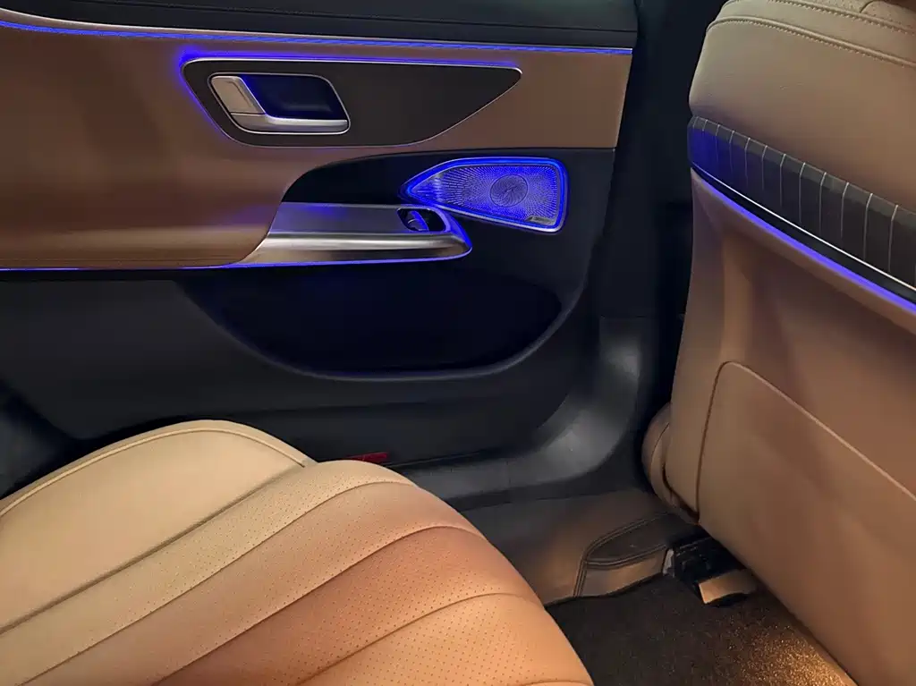 Mercedes-Benz E-Class — миниатюра 13