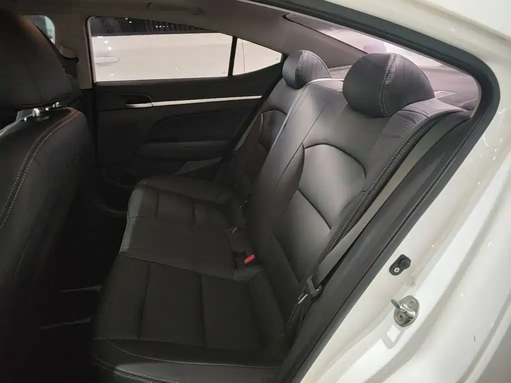 Hyundai Elantra — миниатюра 17