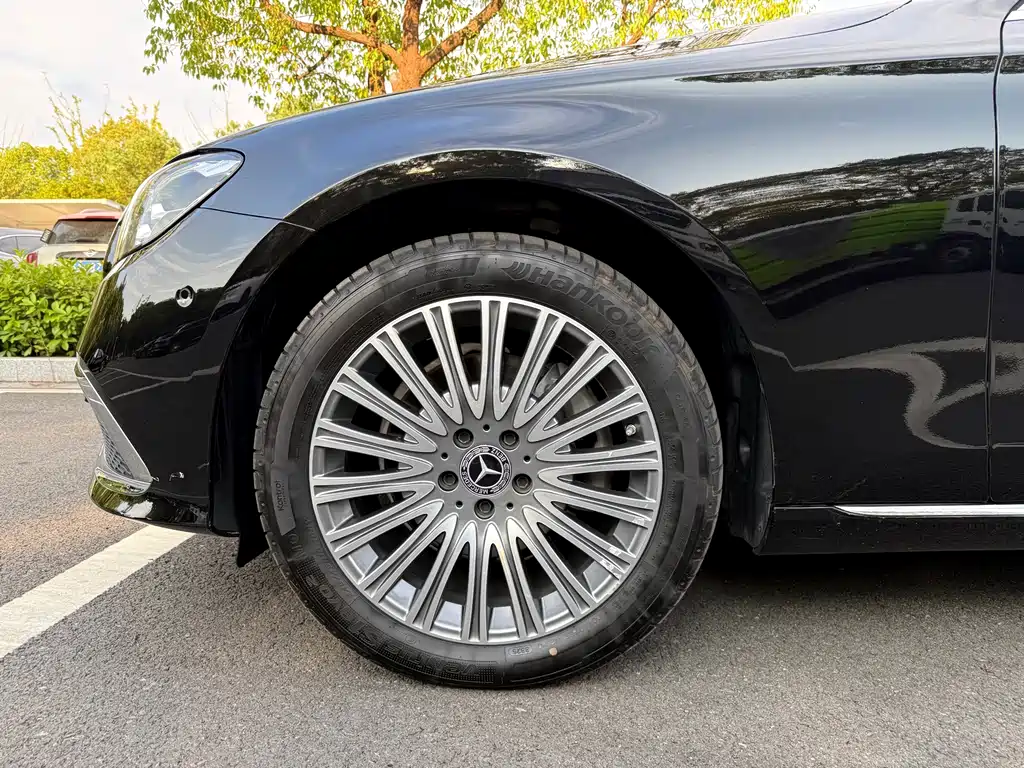 Mercedes-Benz E-Class — миниатюра 9