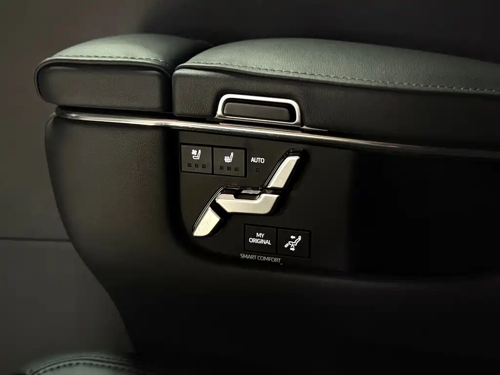 Toyota Alphard — миниатюра 18