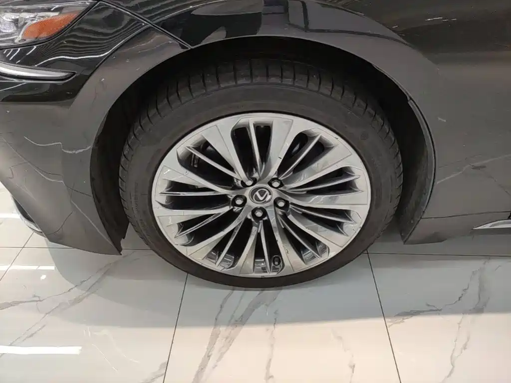 Lexus LS — миниатюра 23