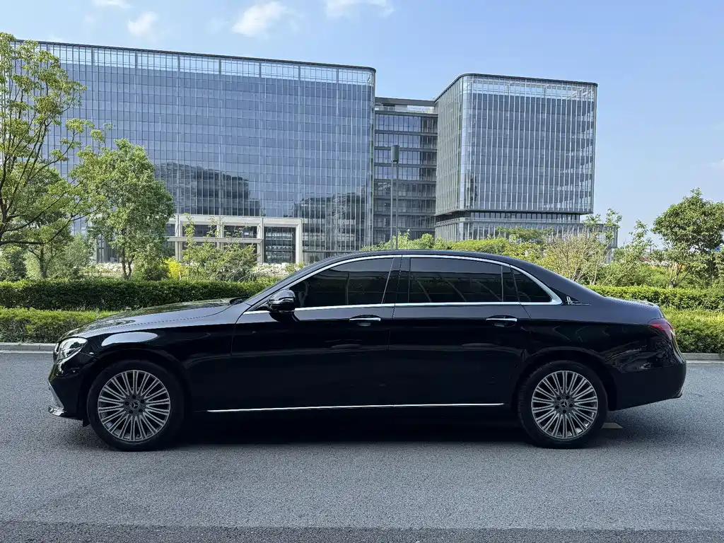 Mercedes-Benz E-Class — миниатюра 11