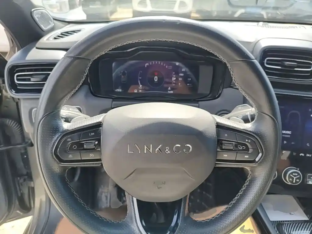 Lynk & Co 03 — миниатюра 11