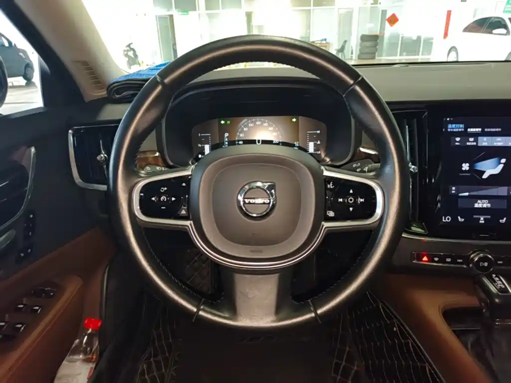 Volvo S90 — миниатюра 11