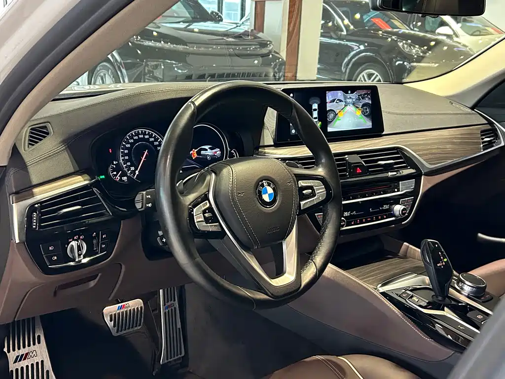 BMW 5 Series — миниатюра 5