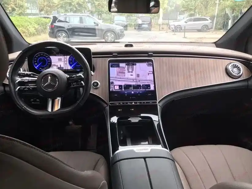 Mercedes-Benz EQE SUV — миниатюра 7