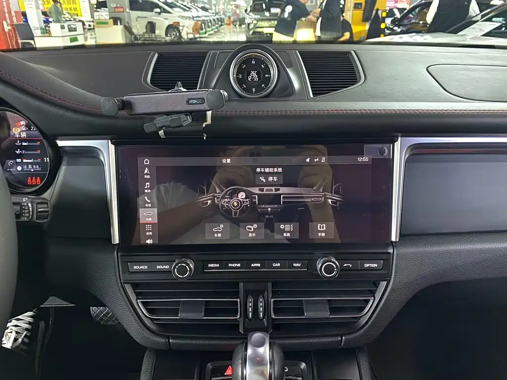 Porsche Macan — миниатюра 11