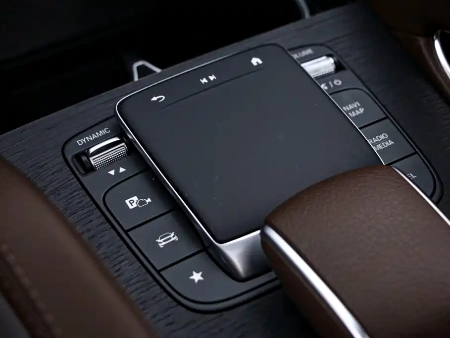 Mercedes-Benz GLS — миниатюра 11