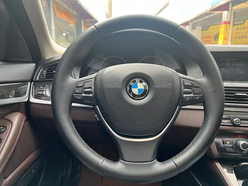 BMW 5 Series — миниатюра 13