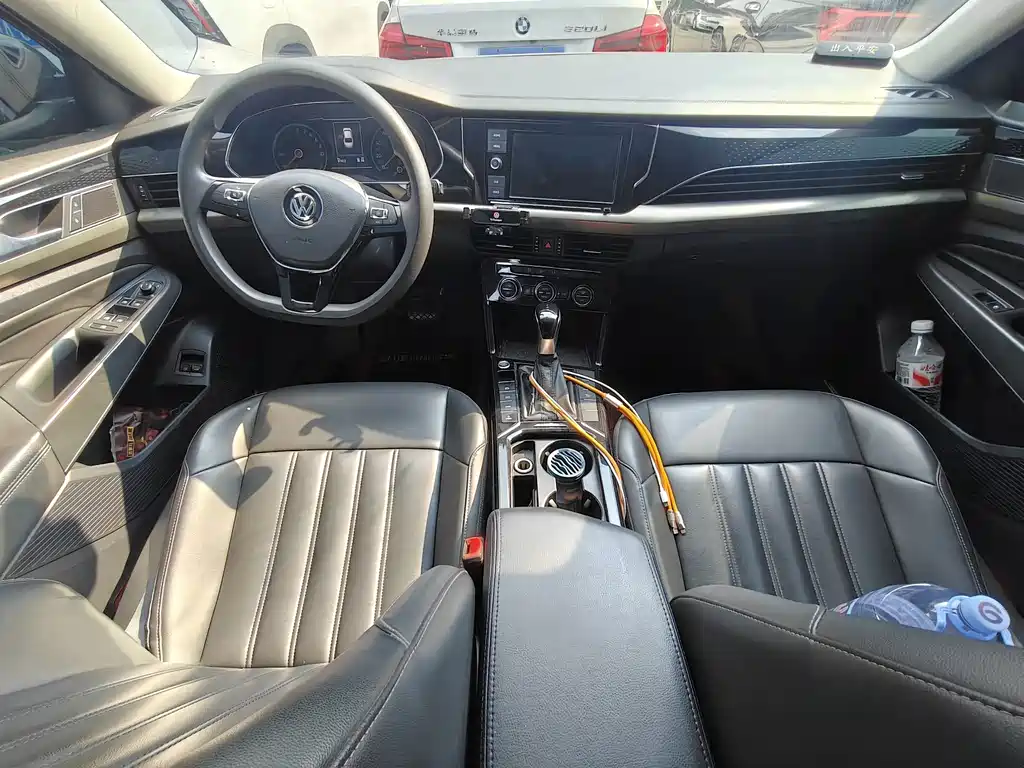 Volkswagen Passat PHEV — миниатюра 6