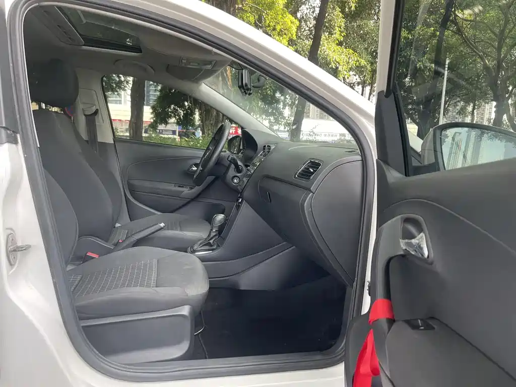 Volkswagen Polo 2018 1.5L AT